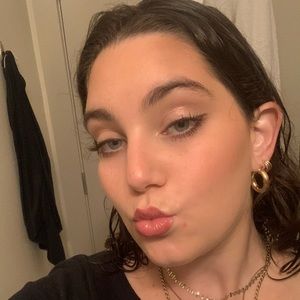 Meet your Posher, Liz